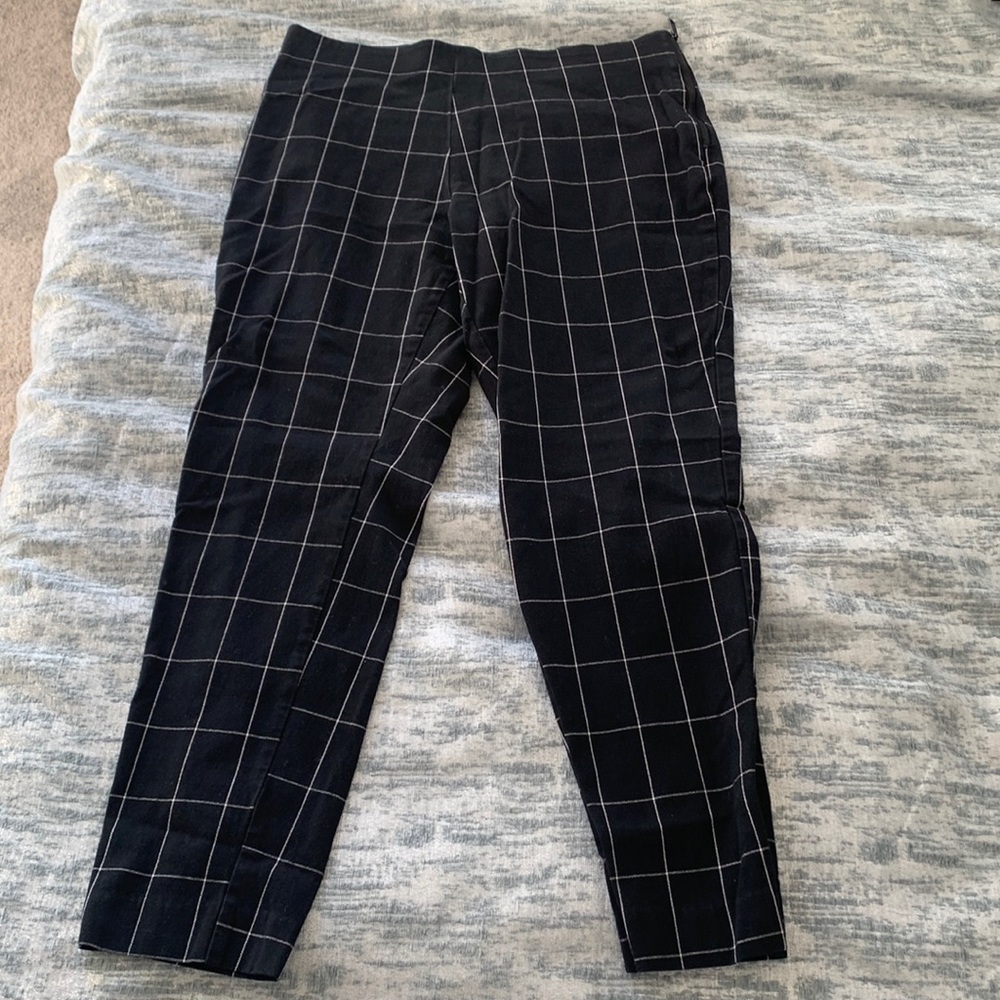 Black dropped dress pants with side zipper- stretchy